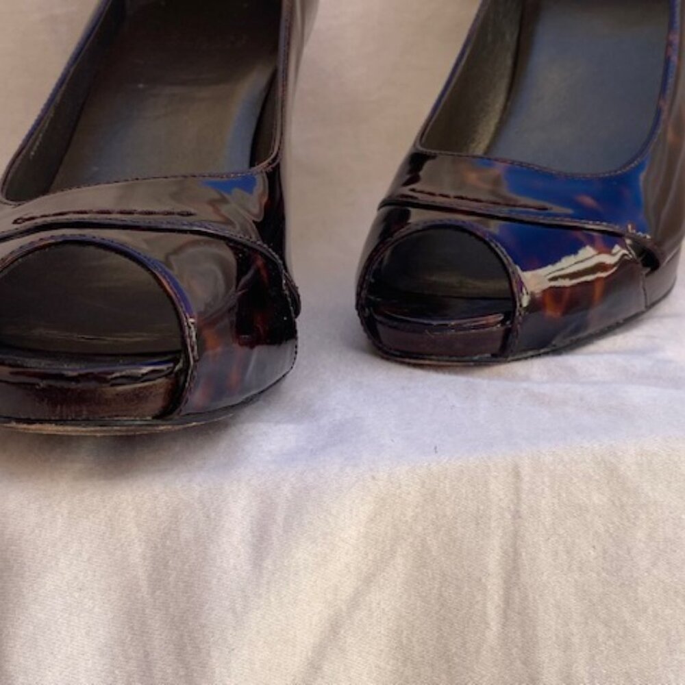 Stuart Weitzman "Over It" Cognac Tartaruga Patent… - image 2